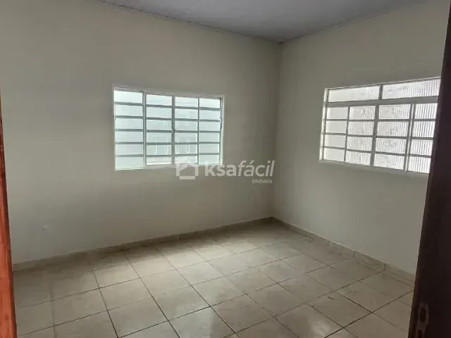 Casa com 200m² 3 quartos e 2 banheiros, para alugar, no bairro Centro em Campo Grande