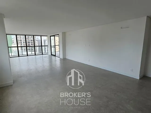 Apartamento com 217m² 4 quartos e 6 banheiros, à venda, no bairro Praia do Canto em Vitória
