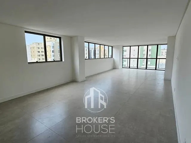 Apartamento com 217m² 4 quartos e 6 banheiros, à venda, no bairro Praia do Canto em Vitória