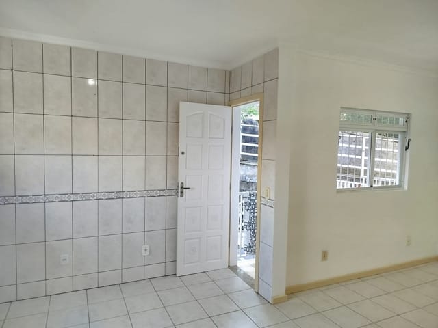 Apartamento 2 quartos e 1 banheiro, para alugar, no bairro Saco Grande em Florianópolis