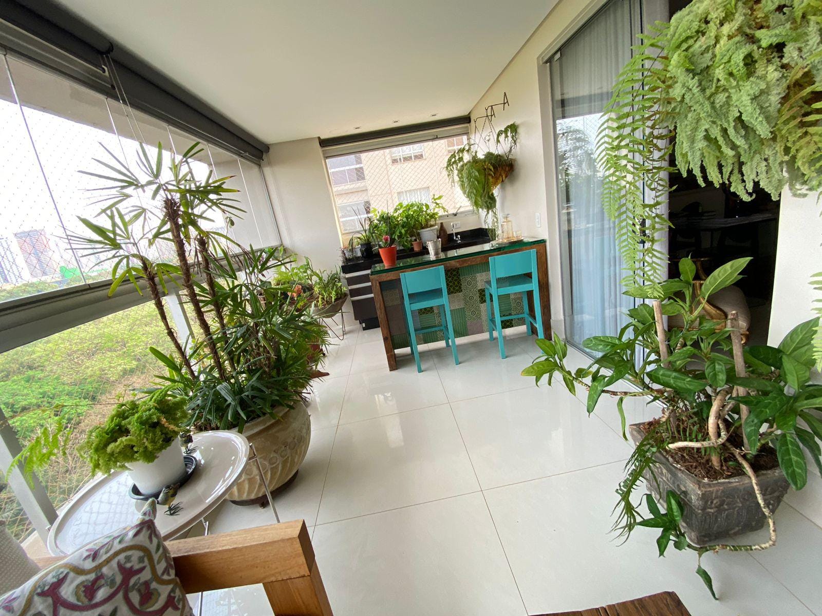 Apartamento à venda com 3 quartos, 208m² - Foto 2