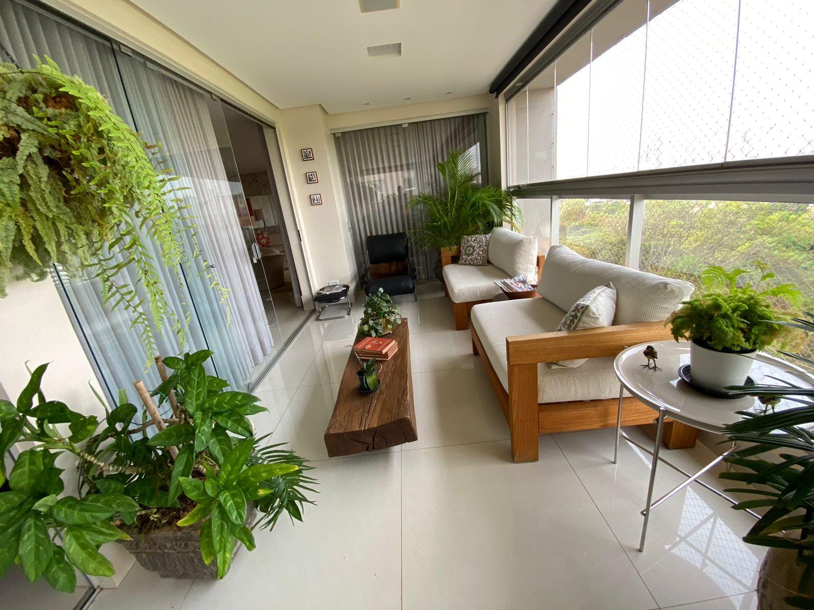 Apartamento à venda com 3 quartos, 208m² - Foto 1