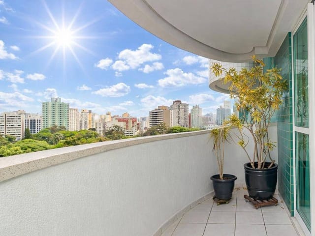 Foto do Apartamento - Centro Cívico, Apto Ed. Solar da Nogueira, Desocupado, de frente Colegio Estadual, 4 Qtos, 2 suítes, 1 vaga, face norte, à venda, Curitiba, PR | Imobiliária GreenVille