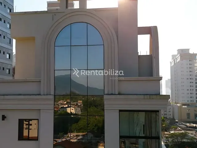 Apartamento 2 quartos e 3 banheiros, à venda, no bairro Meia Praia em Itapema