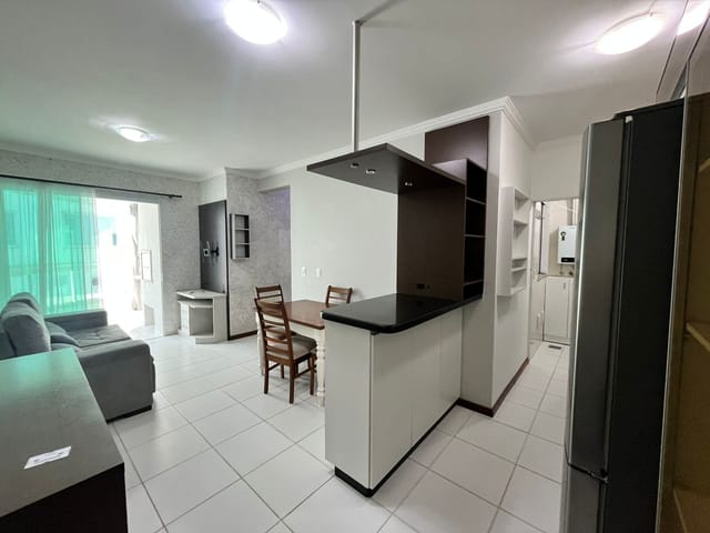 Apartamento 2 quartos e 2 banheiros, para alugar, no bairro Ingleses do Rio Vermelho em Florianópolis