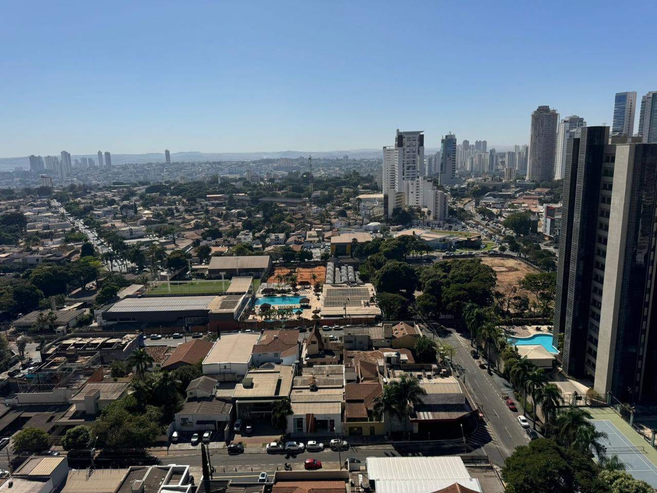 Apartamento à venda com 3 quartos, 130m² - Foto 2