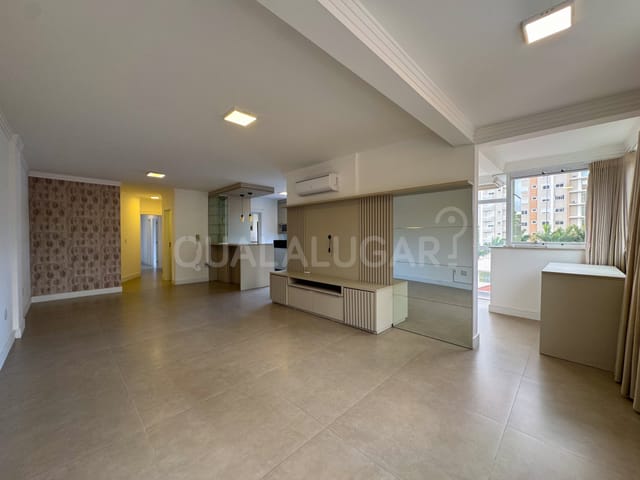 Apartamento 3 quartos e 3 banheiros, para alugar, no bairro Centro em Tubarão