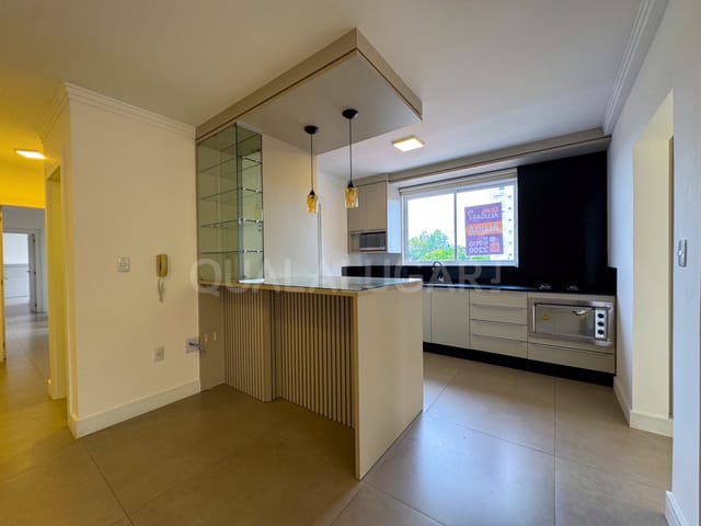 Apartamento 3 quartos e 3 banheiros, para alugar, no bairro Centro em Tubarão