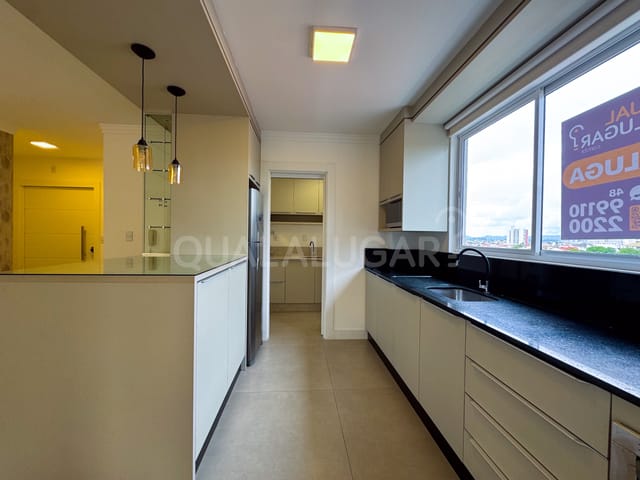 Apartamento 3 quartos e 3 banheiros, para alugar, no bairro Centro em Tubarão