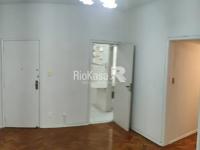 Apartamento 2 quartos e 2 banheiros, para alugar, no bairro Laranjeiras em Rio de Janeiro