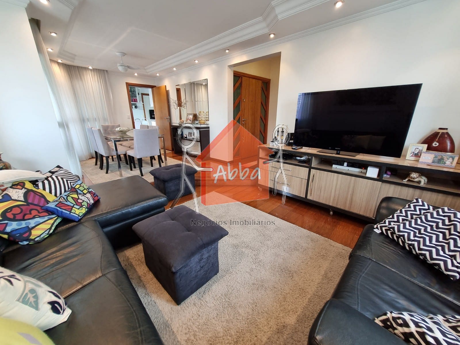 Apartamento à venda com 3 quartos, 156m² - Foto 2