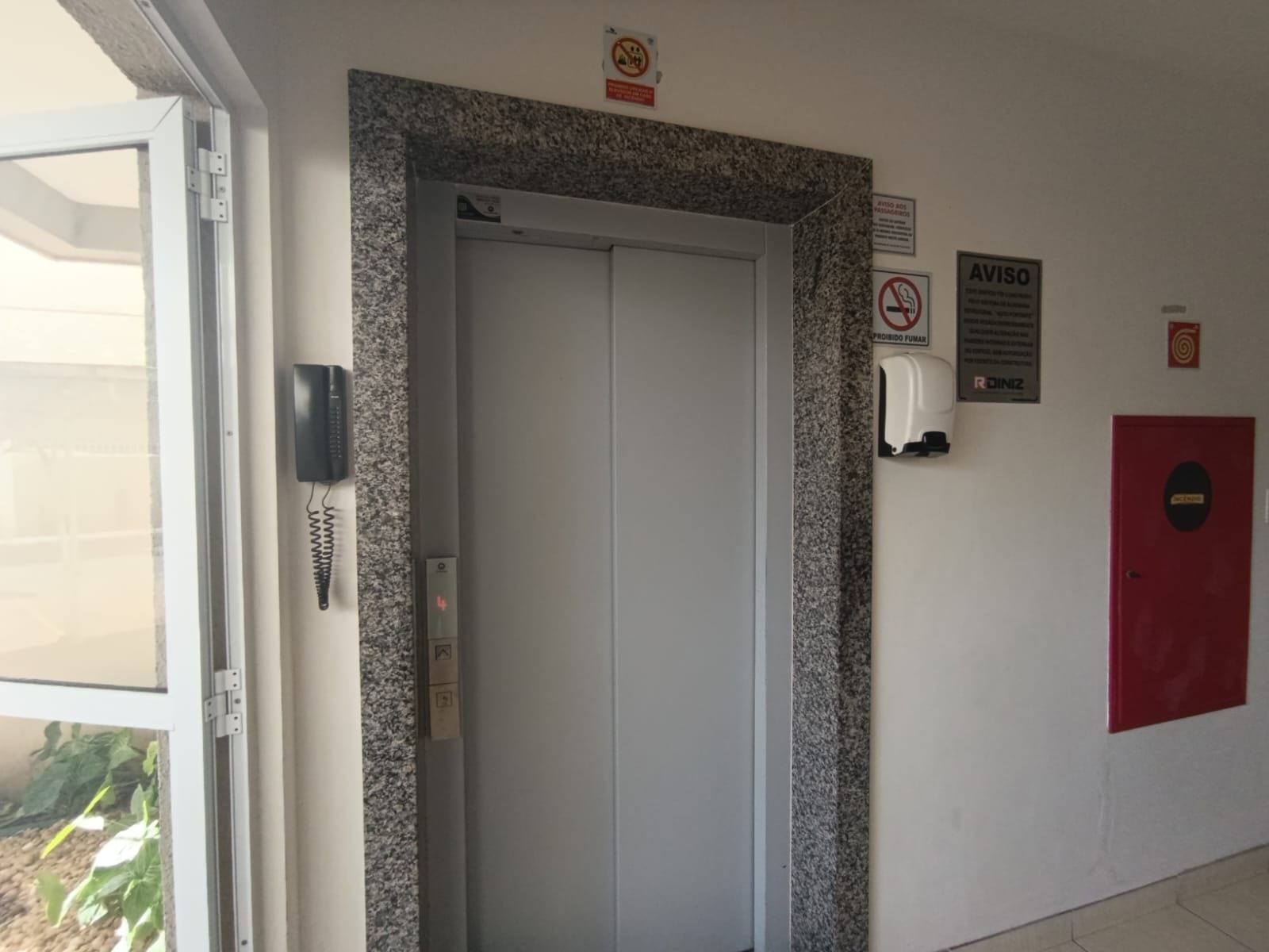 Apartamento à venda com 2 quartos, 64m² - Foto 11