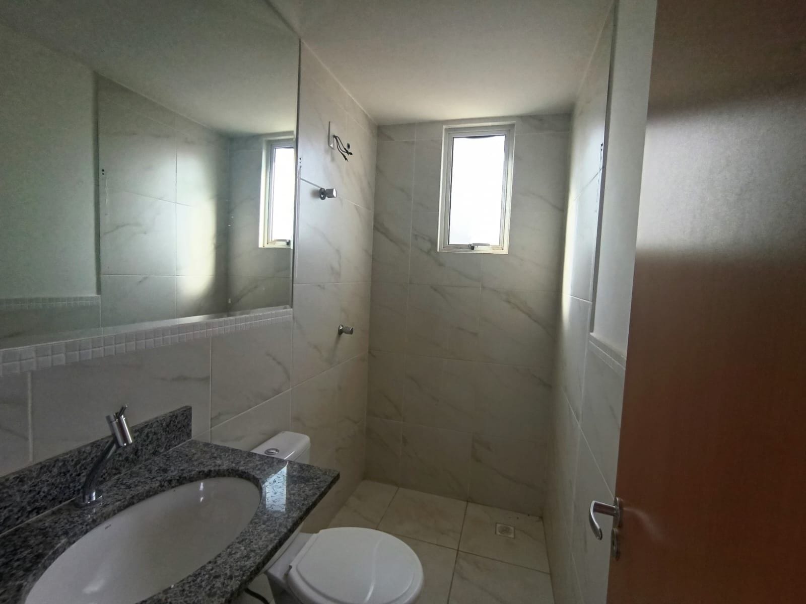 Apartamento à venda com 2 quartos, 64m² - Foto 8