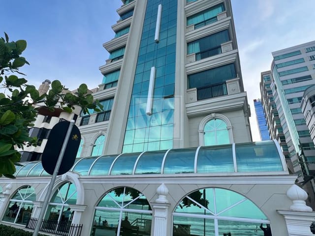 Apartamento 4 quartos e 6 banheiros, à venda, no bairro Meia Praia em Itapema