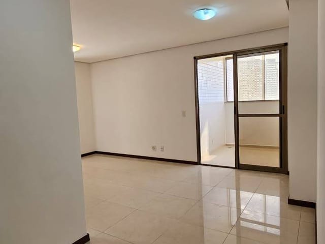 Foto do Apartamento - Rua 37 Norte, Ed. Cezanne – Apartamento com 2 quartos, varanda, suíte e vaga de garagem. | ALPHA BRASILIA A IMÓVEIS LTDA.