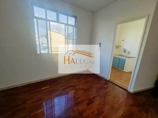 Apartamento 2 quartos e 1 banheiro, para alugar, no bairro Sagrada Família em Belo Horizonte