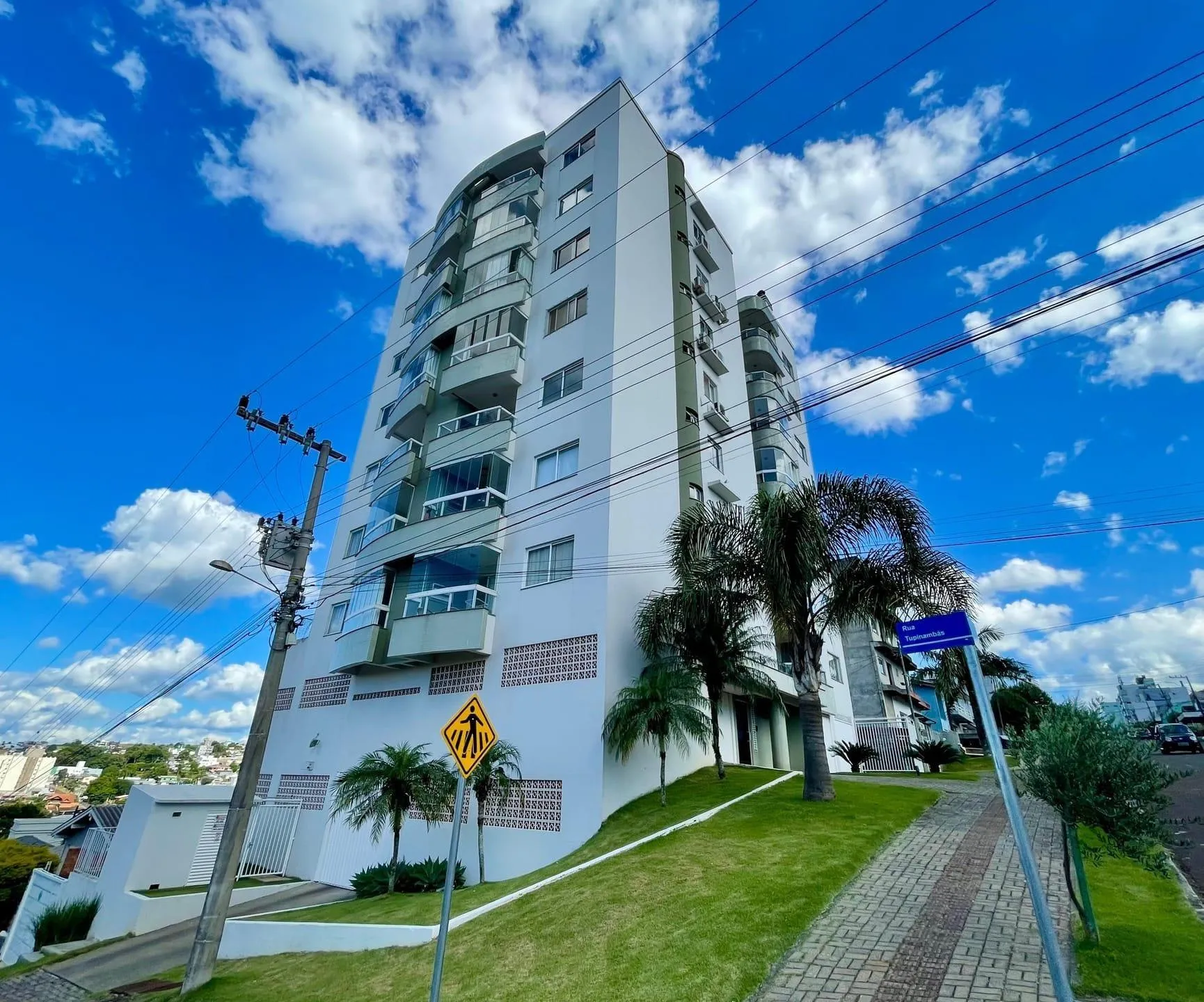 Apartamento para alugar com 2 dormitórios, 1 banheiro, 1 vaga de garagem e 75m² de área privativa no bairro Universitário