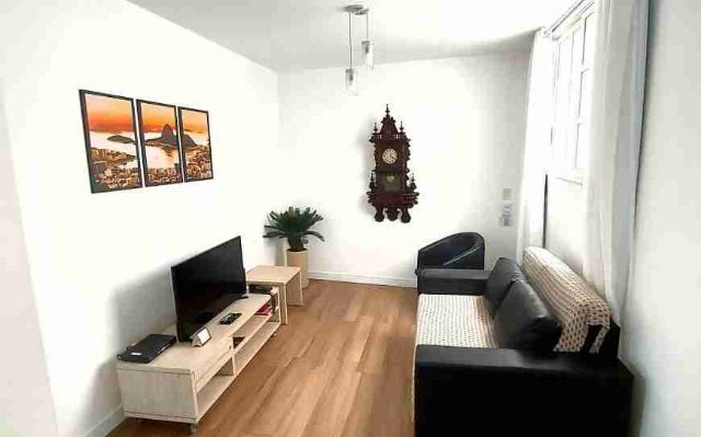 Foto do Apartamento - Residencial à Venda em Copacabana, 50 m2, Sala e Quarto, Mobiliado, Vaga, Área de Lazer com Piscina, Porteira Fechada, Rio de Janeiro, RJ. | Rio Lar Imóveis