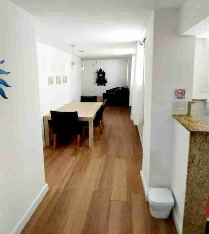 Foto do Apartamento - Residencial à Venda em Copacabana, 50 m2, Sala e Quarto, Mobiliado, Vaga, Área de Lazer com Piscina, Porteira Fechada, Rio de Janeiro, RJ. | Rio Lar Imóveis