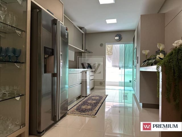 Apartamento com 400m² 4 quartos e 6 banheiros, à venda, no bairro Meia Praia em Itapema
