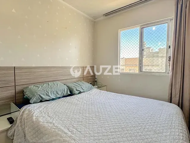 Apartamento com 49m² 2 quartos e 1 banheiro, à venda, no bairro Capão Raso em Curitiba