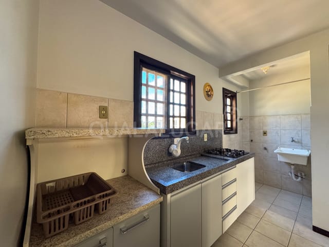 Apartamento 2 quartos e 1 banheiro, para alugar, no bairro Dehon em Tubarão