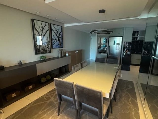 Apartamento 2 quartos e 2 banheiros, à venda, no bairro Mercês em Curitiba