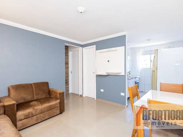 Apartamento 2 quartos e 1 banheiro, para alugar, no bairro Santa Cândida em Curitiba