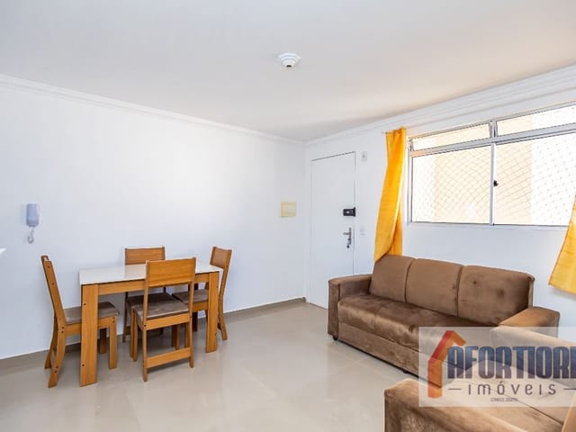 Apartamento 2 quartos e 1 banheiro, para alugar, no bairro Santa Cândida em Curitiba