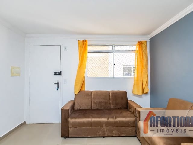 Apartamento 2 quartos e 1 banheiro, para alugar, no bairro Santa Cândida em Curitiba