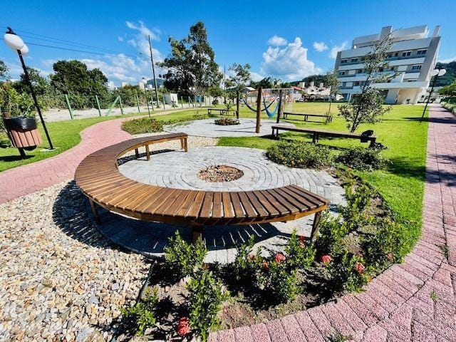 Apartamento 2 quartos e 2 banheiros, à venda, no bairro Ingleses do Rio Vermelho em Florianópolis