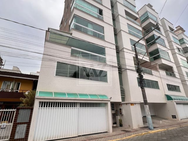 Apartamento 2 quartos e 2 banheiros, à venda, no bairro Meia Praia em Itapema