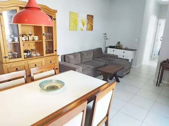Apartamento 2 quartos e 2 banheiros, para alugar, no bairro Ingleses do Rio Vermelho em Florianópolis
