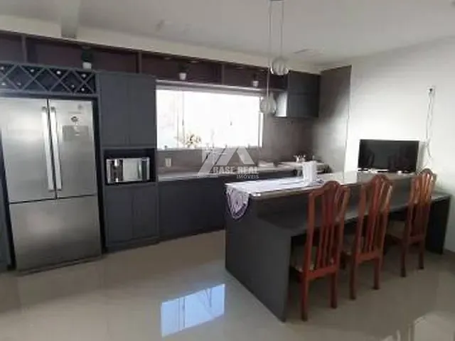 Apartamento com 347m² 4 quartos e 2 banheiros, à venda, no bairro Centro em Ponta Grossa