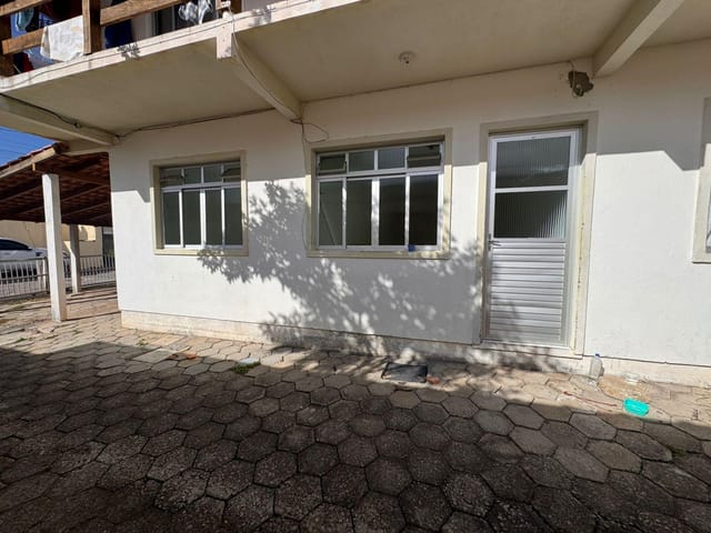 Apartamento 2 quartos e 1 banheiro, à venda, no bairro Ingleses do Rio Vermelho em Florianópolis