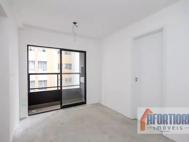 Apartamento 2 quartos e 1 banheiro, à venda, no bairro Água Verde em Curitiba