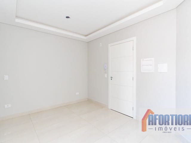 Apartamento 2 quartos e 2 banheiros, à venda, no bairro Pinheirinho em Curitiba