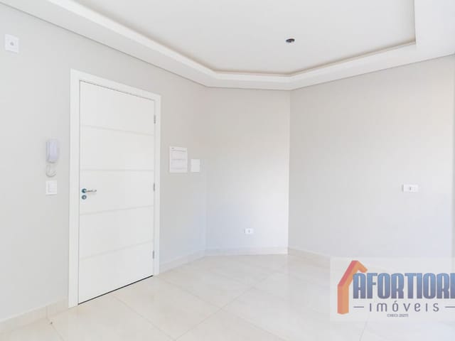 Apartamento 2 quartos e 2 banheiros, à venda, no bairro Pinheirinho em Curitiba
