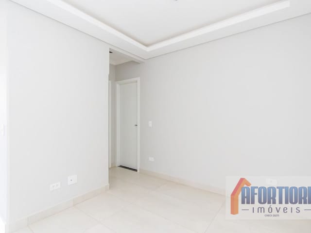 Apartamento 2 quartos e 2 banheiros, à venda, no bairro Pinheirinho em Curitiba