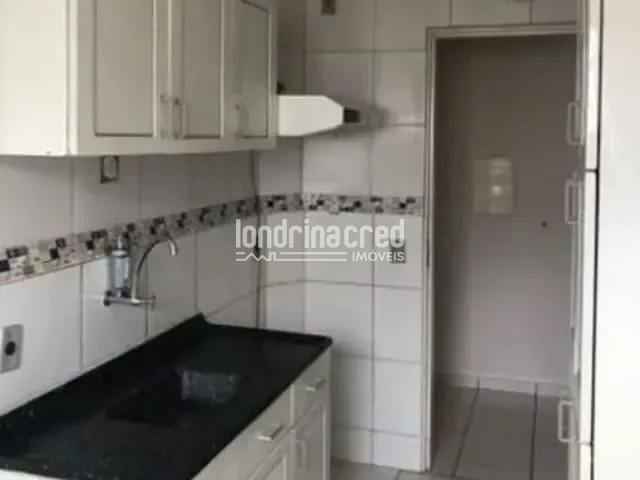 Apartamento 2 quartos e 1 banheiro, à venda, no bairro Jardim Strass em Londrina