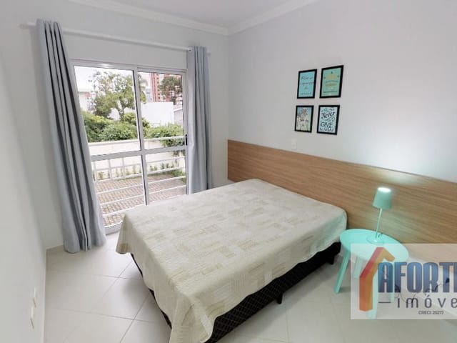 Apartamento 1 quarto e 1 banheiro, para alugar, no bairro Centro em Curitiba
