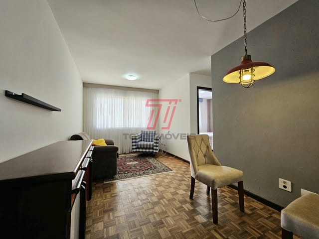 Apartamento 2 quartos e 1 banheiro, para alugar, no bairro Novo Mundo em Curitiba