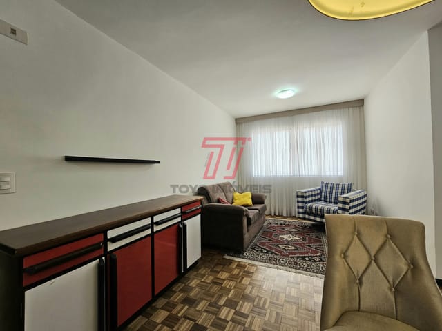 Apartamento 2 quartos e 1 banheiro, para alugar, no bairro Novo Mundo em Curitiba
