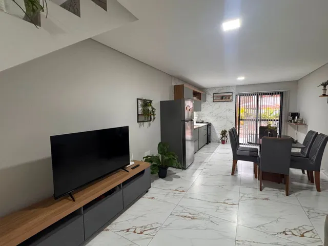 Casa 2 quartos e 2 banheiros, à venda, no bairro São João do Rio Vermelho em Florianópolis