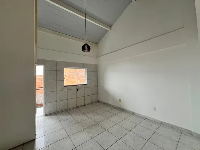 Apartamento 2 quartos e 1 banheiro, para alugar, no bairro São João do Rio Vermelho em Florianópolis
