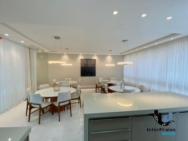 Apartamento com 276m², à venda, no bairro Meia Praia em Itapema