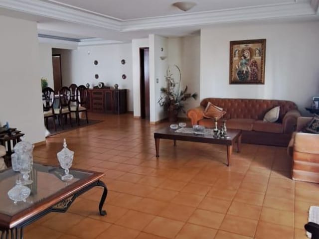 Apartamento com 370m² 4 quartos e 4 banheiros, à venda, no bairro Setor Bueno em Goiânia