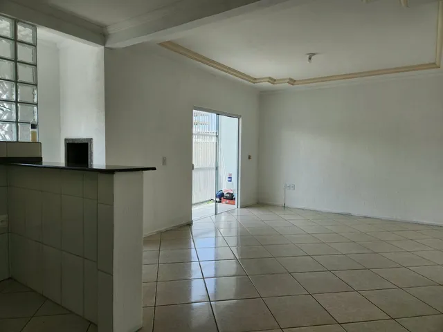 Apartamento 2 quartos e 1 banheiro, à venda ou para alugar, no bairro Ingleses do Rio Vermelho em Florianópolis