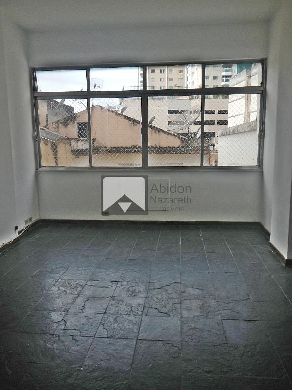 Apartamento à venda com 2 quartos, 70m² - Foto 2