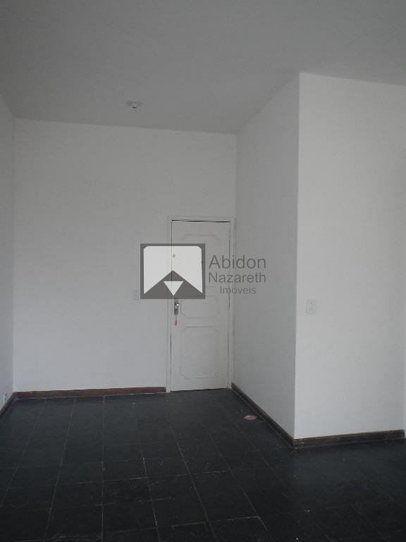 Apartamento à venda com 2 quartos, 70m² - Foto 4
